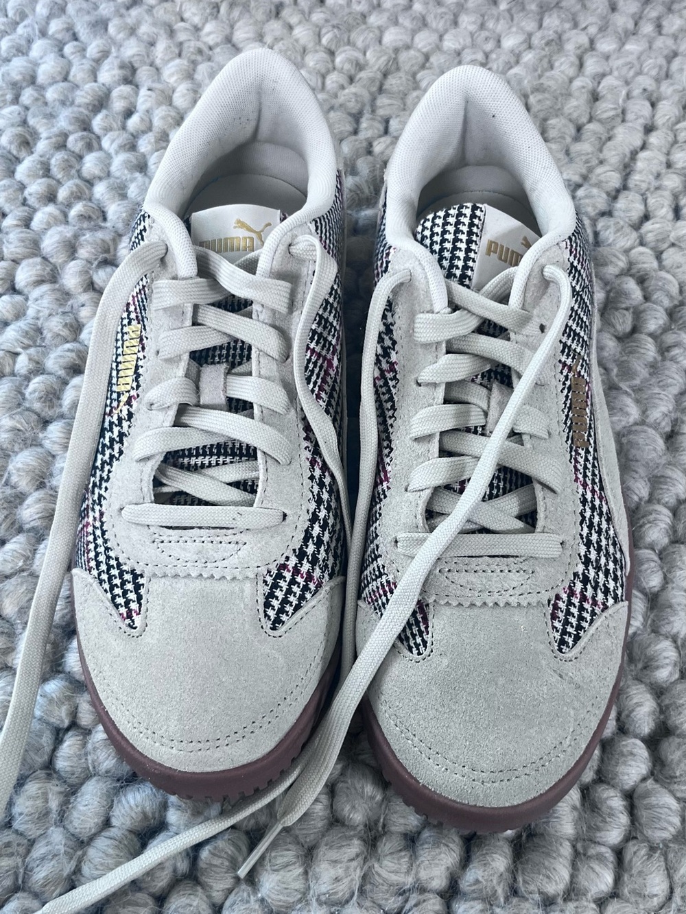 Puma Womens/Mens Houndstooth Accent Suede Sneakers in Light Gray and Brown